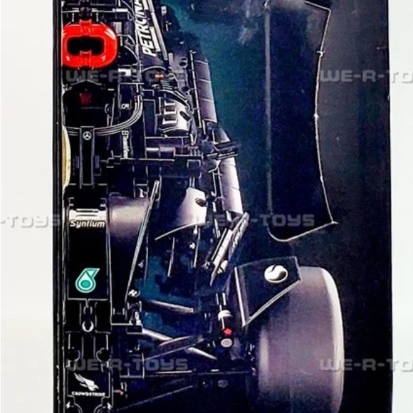 LEGO Technic Mercedes AMG F1 W14 1:8 Scale Model 42171 1642 Pieces - Picture 7 of 8